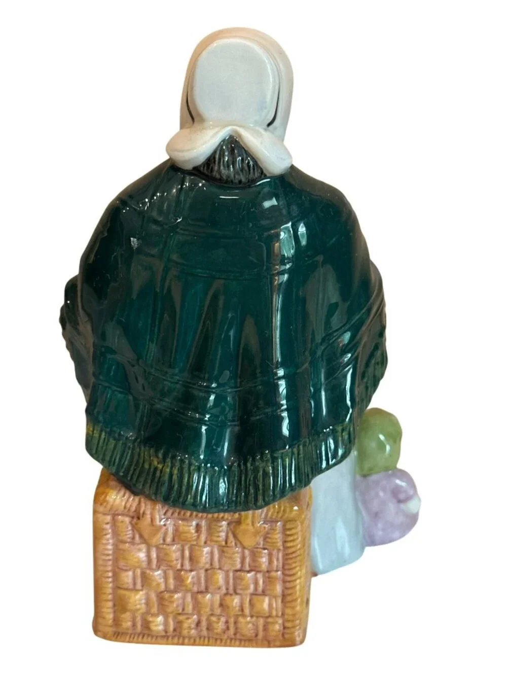 1983 Royal Doulton Figure Figurine The Rag Doll Seller NH2944 Home Decor